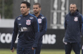 Entre os jogadores considerados titulares, Jadson participou do treino