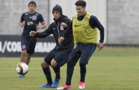 Goleiro e jogadores de linha mesclaram posições na atividade