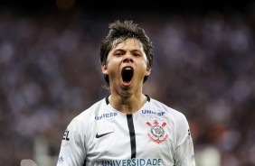 O jogador paraguaio Romero, ficará lembrando por sua raça