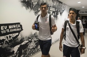 Balbuena e Pedrinho chegando à Arena para decisão contra a Ponte Preta