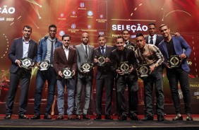 Elenco posa para foto da premiao do Paulista 2017