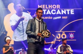Jô foi eleito o melhor atacante do Paulistão 2017