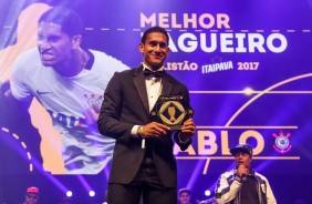 O Corinthians tenta adquirir o zagueiro Pablo em definitivo