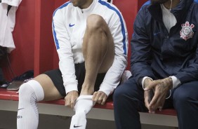 Camacho e Kazim aguardam início do jogo contra ao La U, em Santiago do Chile