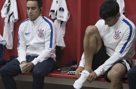 Jadson e Camacho no vestirio antes do duelo contra a La U, no Chile