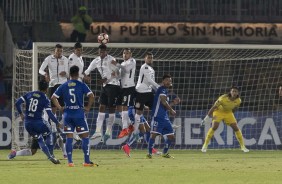 Cássio defendeu muito no duelo contra a La U, no Chile, pela Sul-Americana