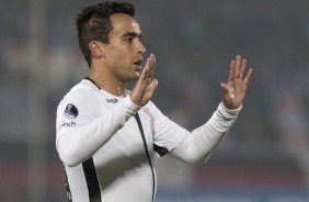 Jadson marcou o segundo gol do Timão, no estádio Nacional, em Santiago do Chile