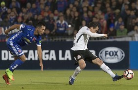 O meia Rodriguinho fuzilou o gol da La U, no Chile, e garantiu o primeiro tento para o Timão