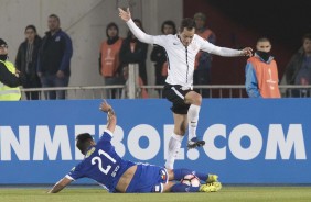 Rodriguinho foi muito marcado durante a partida contra a La U, em Santiago