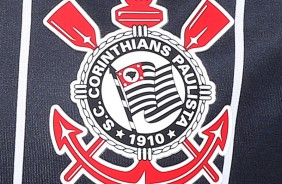 Escudo da camiseta preta do Corinthians