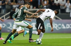 Em campo, o Timão dominou o primeiro tempo e conquistou algumas chances de gol