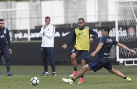 O tcnico Fbio Carille comandou um treino em campo reduzido