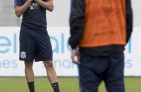 Os jogadores treinaram em campo reduzido no CT