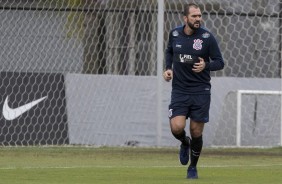 Se recuperando de leso, Danilo correu ao redor do campo