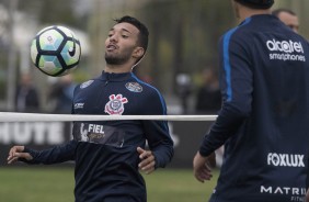 Clayson também participou da brincadeira no treino