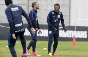 Clayton e Moisés rindo muito no treino descontraído dessa tarde