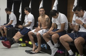 Elenco aguarda o início da partida contra o Vitória no vestiário da Arena Fonte Nova