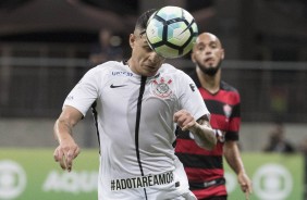 Guilherme Arana atuando contra o Vitória, pelo Brasileirão