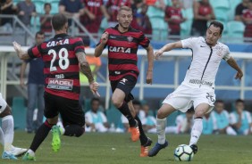 O meia Rodriguinho vem sendo caçado em campo. Contra o Vitória não foi diferente