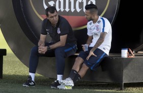 Novo no grupo, Clayson também conversou com o treinador
