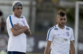 Os jogadores participaram de atividade com bola no CT Joaquim Grava