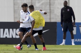 Camacho e Pedrinho em ação no treino da manhã no CT após primeira vitória no Brasileirão