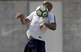 Felipe bastos em ação no treino da manhã no CT após primeira vitória no Brasileirão