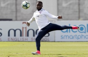 Mendoza no treino da manhã no CT após primeira vitória no Brasileirão