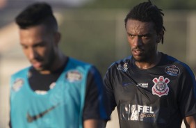 Paulo Roberto em ao no treino do Corinthians