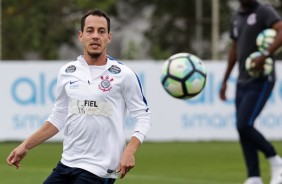 O Corinthians entra em campo neste domingo, diante do Atltico-GO