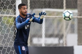 O goleiro Filipe, do Sub-20, participou da atividade