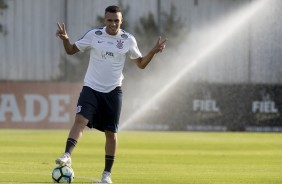 Léo Jabá posa para fotógrafo do Timão