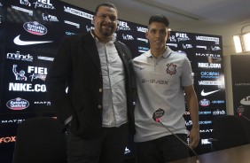 Na sala de imprensa do CT, o atleta olímpico Fábio Gomes foi apresentado no Timão