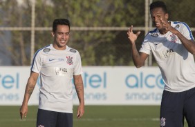 O treino foi descontraído e apenas o zagueiro Balbuena foi baixa em campo