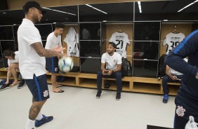 Jogadores no vestiário antes da partida contra o Santos, na Arena Corinthians