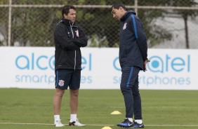 Carille e Cuca durante a reapresentao do Corinthians nesta segunda-feira