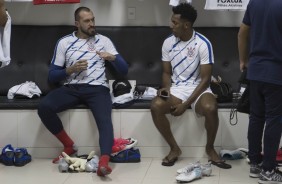 Walter e Moiss no vestirio antes do jogo contra o Vasco