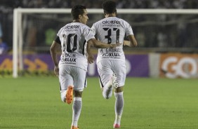 Jadson e Marquinhos Gabriel comemorando o gol do camisa 31, contra o Vasco