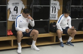 Balbuena e Romero antes do jogo contra o São Paulo, na Arena