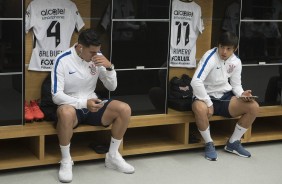 Balbuena e Romero antes do jogo contra o So Paulo, na Arena