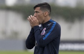 Balbuena no treino da fria tarde de tera-feira, no CT