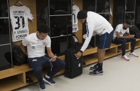 Marquinhos Gabriel e Fellipe Bastos no vestirio da Arena antes do Majestoso