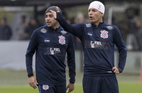 Maycon e Guilherme Arana enfrentaram chuva no treino dessa tera-feira