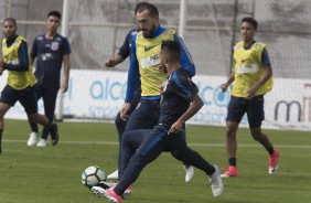Olha o Walter disputando a bola com o Clayson