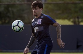 Fagner, convocado para a Seleção ao lado de Rodriguinho, foi a campo no CT Joaquim Grava