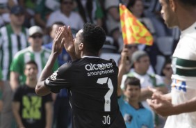 Jô lamenta gol mal anulado no finzinho do segundo tempo contra o Coritiba