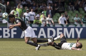 Pablo jogando contra o Coritiba, no Couto Pereira