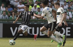 Pedrinho entrou no segundo tempo do duelo contra o Coritiba no Couto Pereira