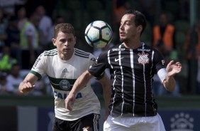 Rodriguinho jogando contra o Coritiba, no Couto Pereira