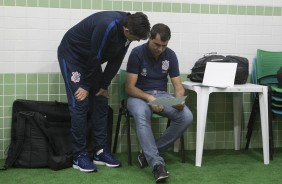 Carille e Leonardo (Cuca) antes do jogo contra o Coritiba, no vestiário do Couto Pereira